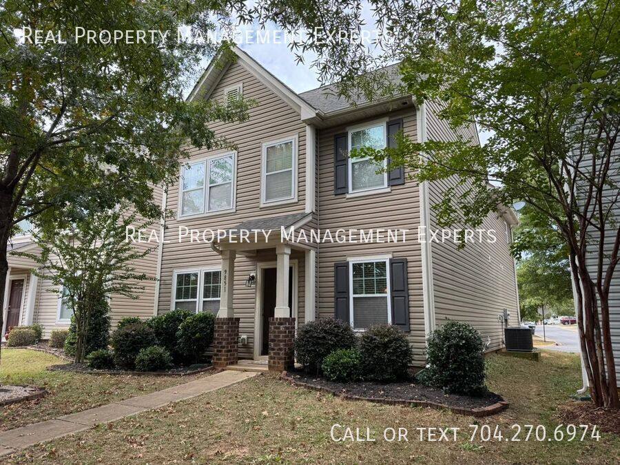 House for rent at 9851 Hanberry Blvd, Charlotte, NC 28213