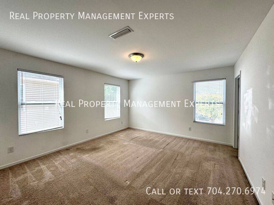 House for rent at 9851 Hanberry Blvd, Charlotte, NC 28213