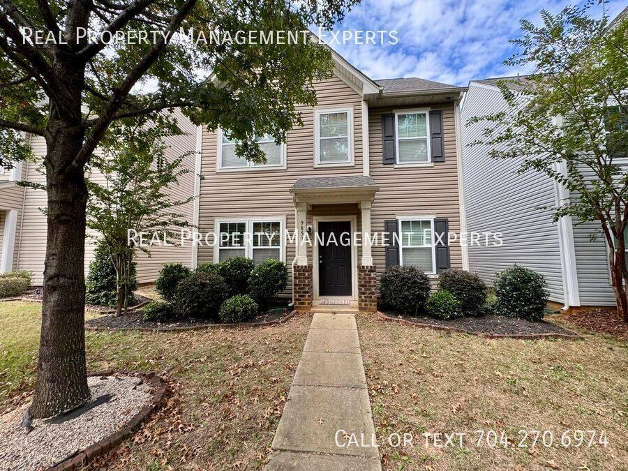 House for rent at 9851 Hanberry Blvd, Charlotte, NC 28213