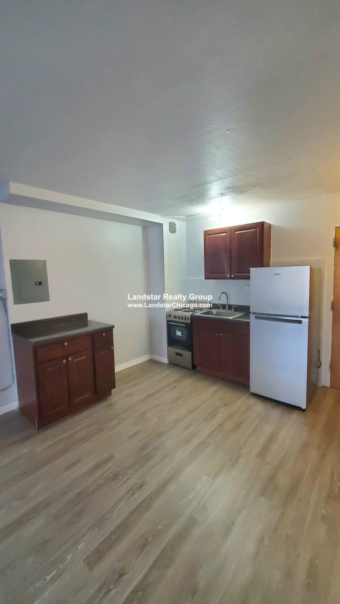Apartment for rent at 7333 N Ridge Blvd #411, Chicago, IL 60626