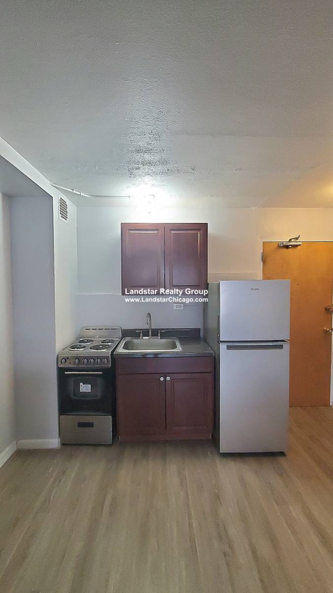 Apartment for rent at 7333 N Ridge Blvd #411, Chicago, IL 60626