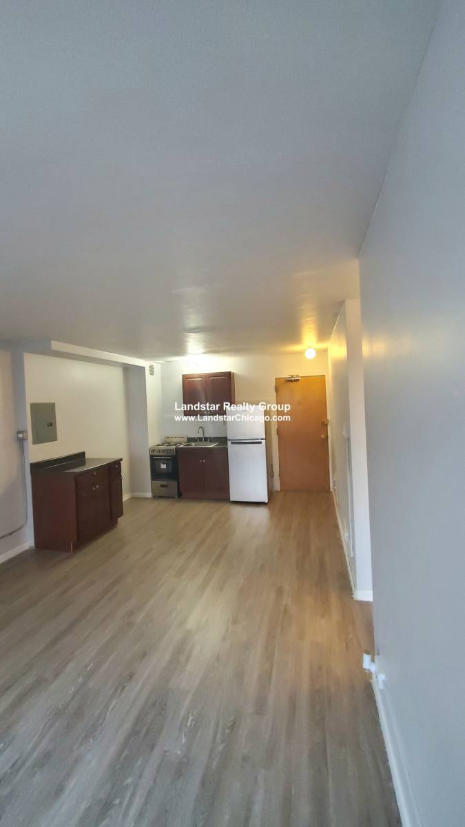 Apartment for rent at 7333 N Ridge Blvd #411, Chicago, IL 60626