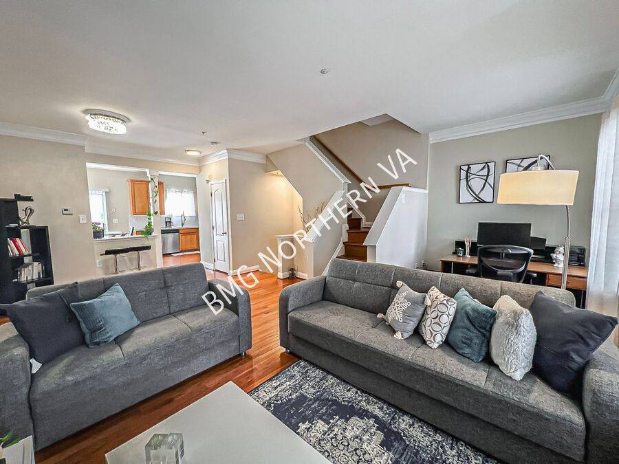 Townhouse for rent at 110 Cahill Dr, Alexandria, VA 22304