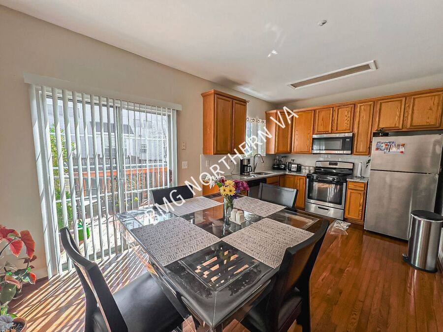 Townhouse for rent at 110 Cahill Dr, Alexandria, VA 22304