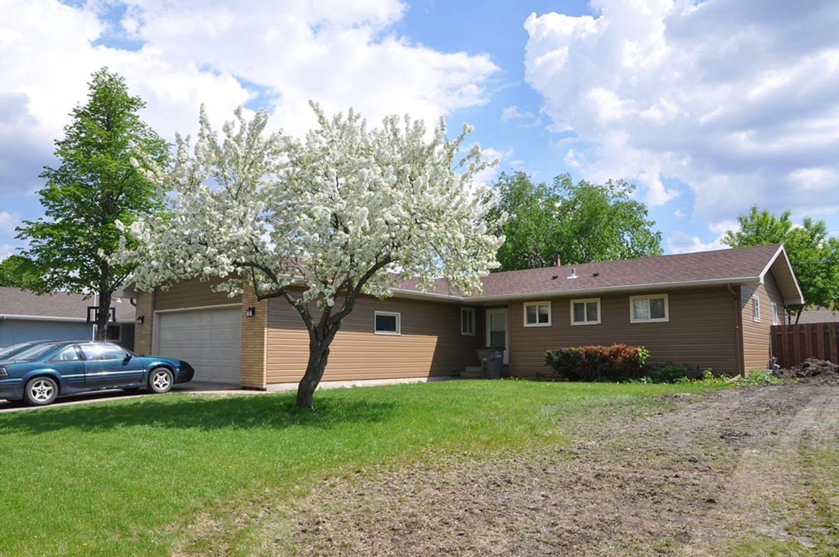 House for rent at 1129 26th Ave S, Moorhead, MN 56560