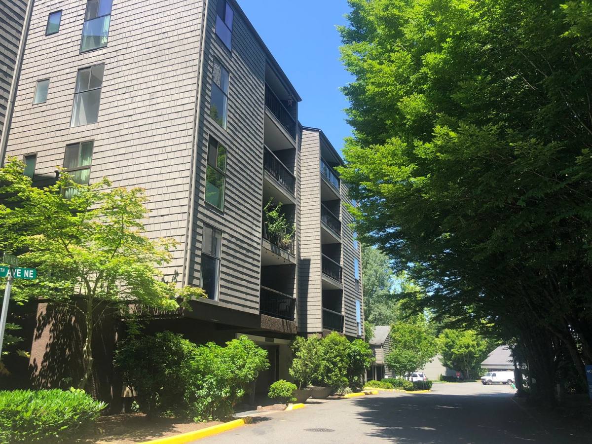 Condo for rent at 6479 137th Ave NE, Redmond, WA 98052