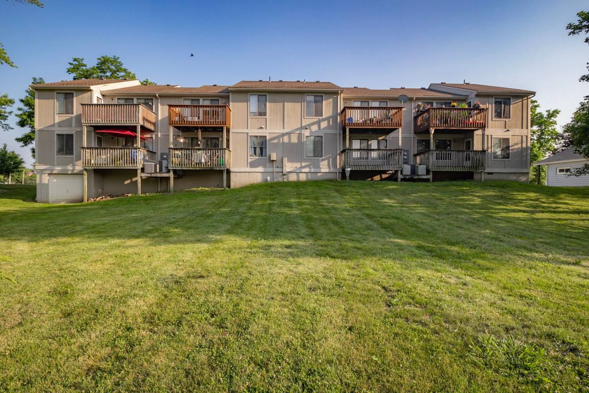 Apartment for rent at 206 W Main St, Smithville, MO 64089
