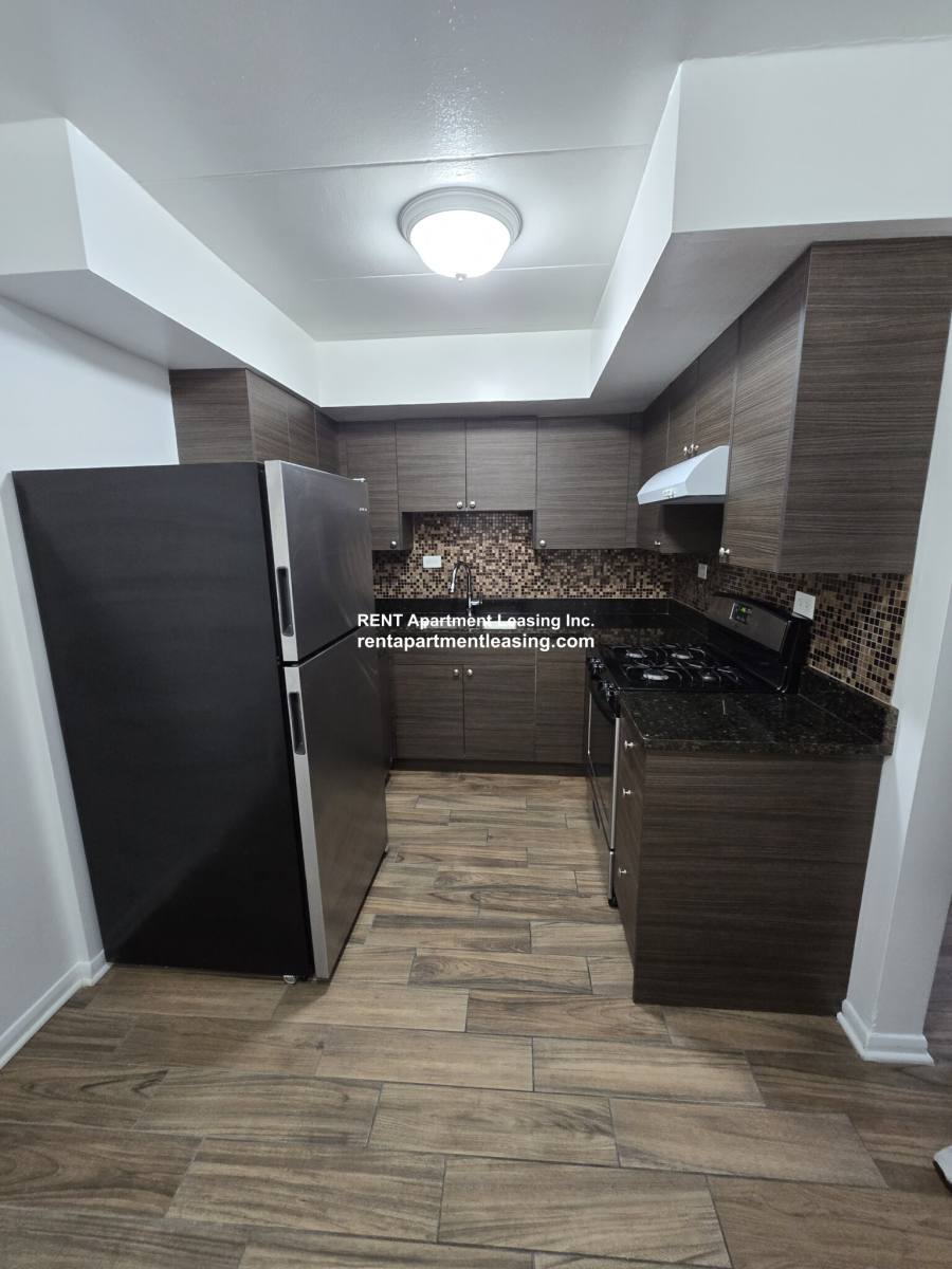 Apartment for rent at 1312 Carol St #1A, Park Ridge, IL 60068
