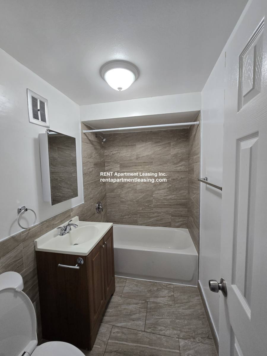 Apartment for rent at 1312 Carol St #1A, Park Ridge, IL 60068