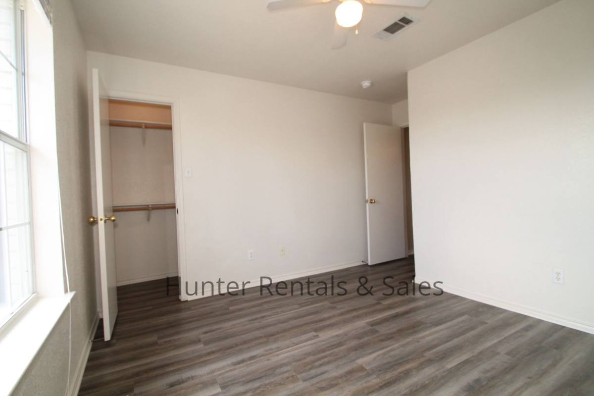 Townhouse for rent at 1710-B Spring Rose Circle, Killeen, TX 76543