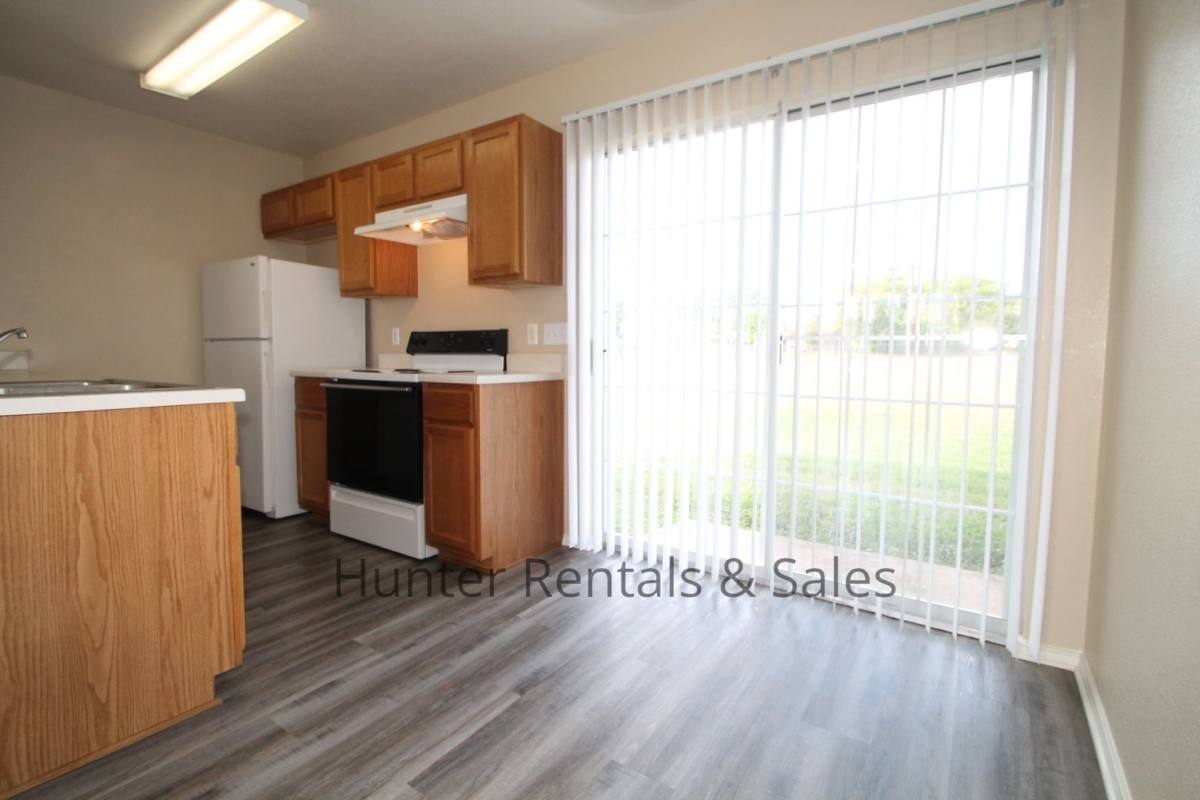 Townhouse for rent at 1710-B Spring Rose Circle, Killeen, TX 76543