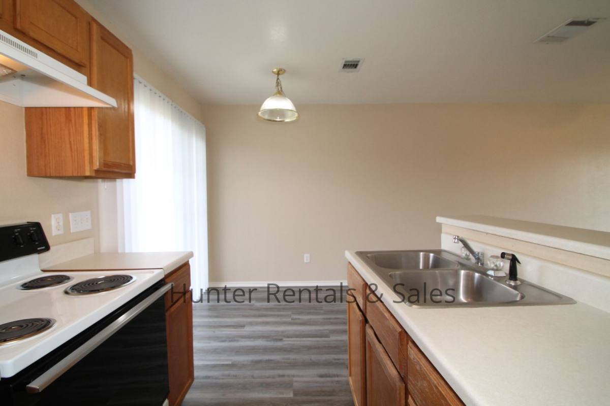 Townhouse for rent at 1710-B Spring Rose Circle, Killeen, TX 76543