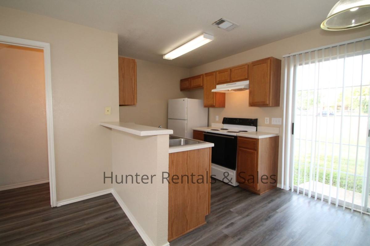 Townhouse for rent at 1710-B Spring Rose Circle, Killeen, TX 76543