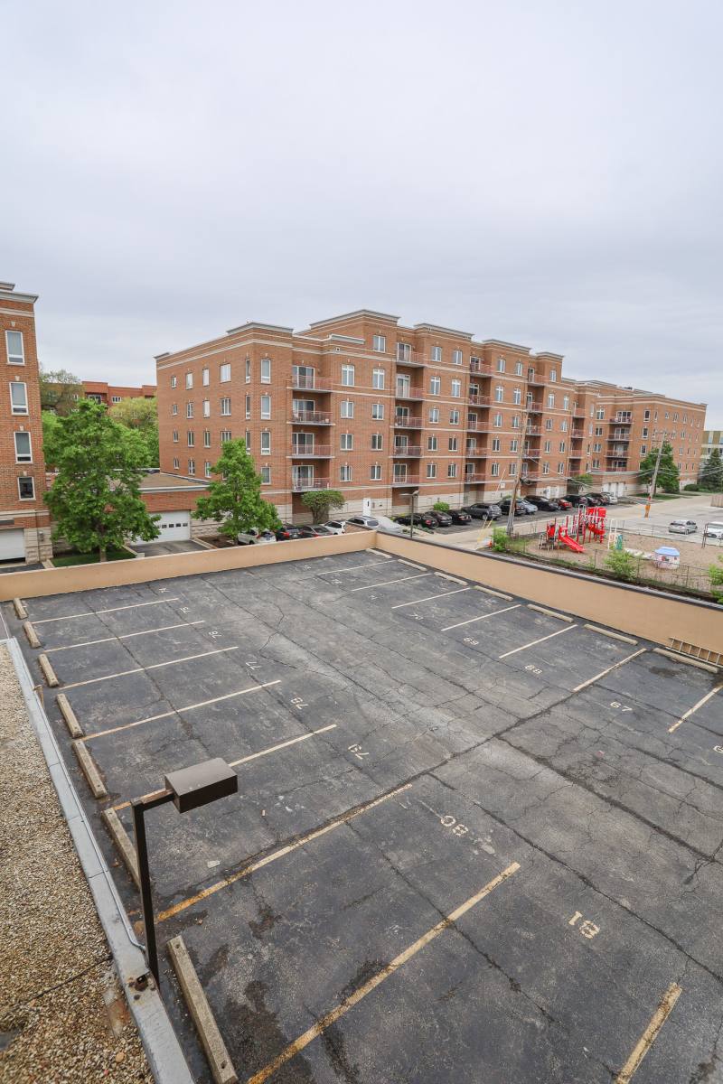 Apartment for rent at 880 Lee St #209, Des Plaines, IL 60016