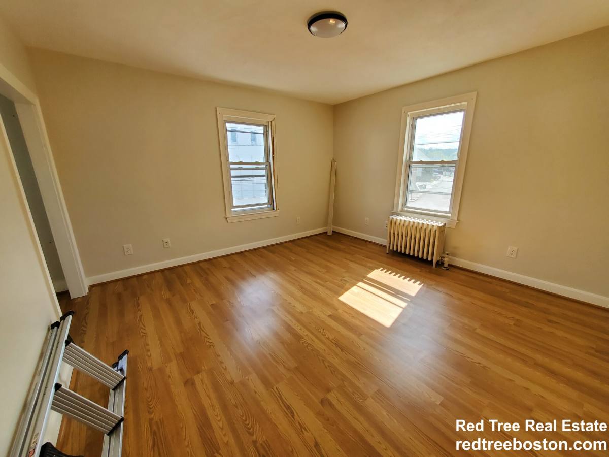 Apartment for rent at 6 Cross St, Woburn, MA 01801
