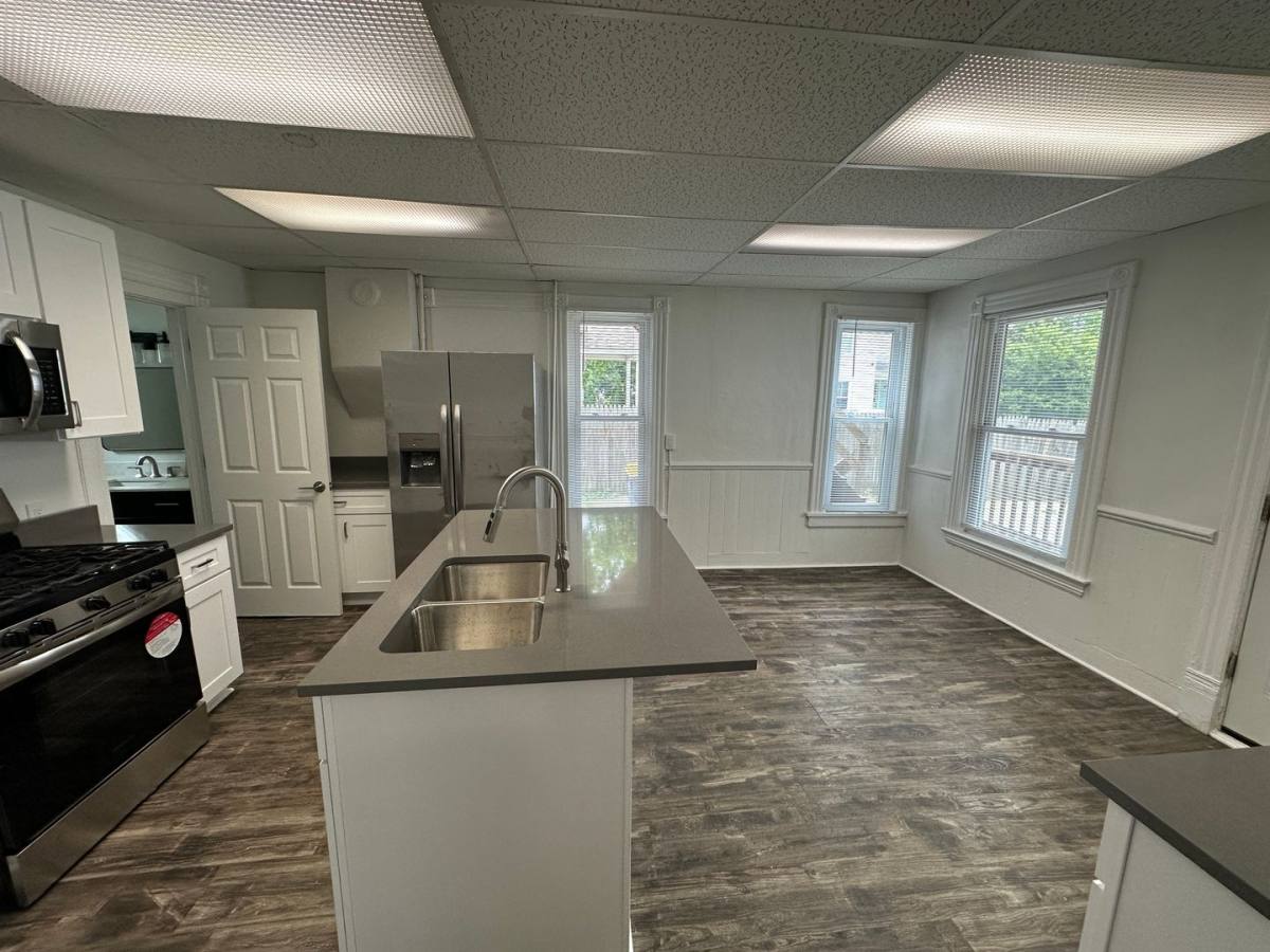 Apartment for rent at 652 Chatham NW, Grand Rapids, MI 49504
