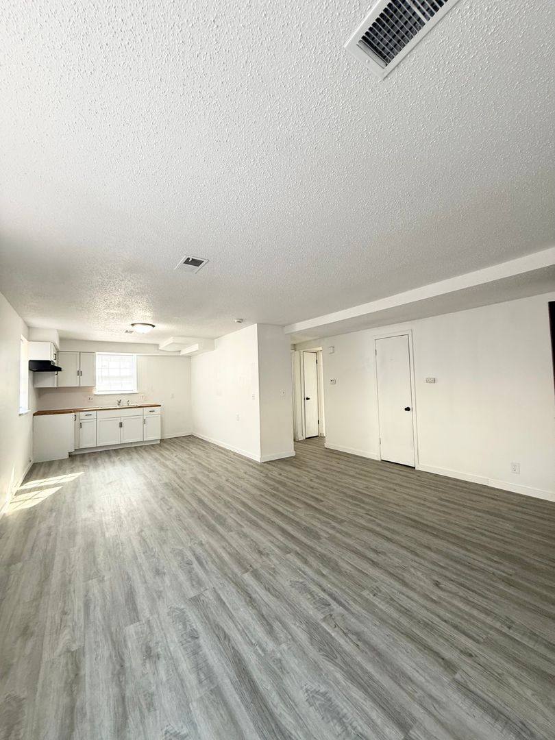 Apartment for rent at 4918 Ames Ave, Omaha, NE 68104