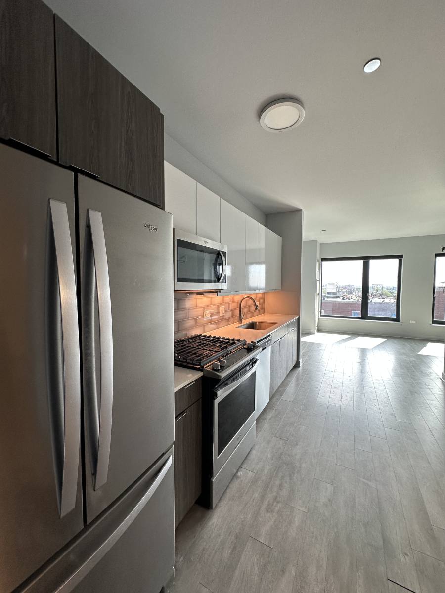 Apartment for rent at 1025 W Addison St #706, Chicago, IL 60613