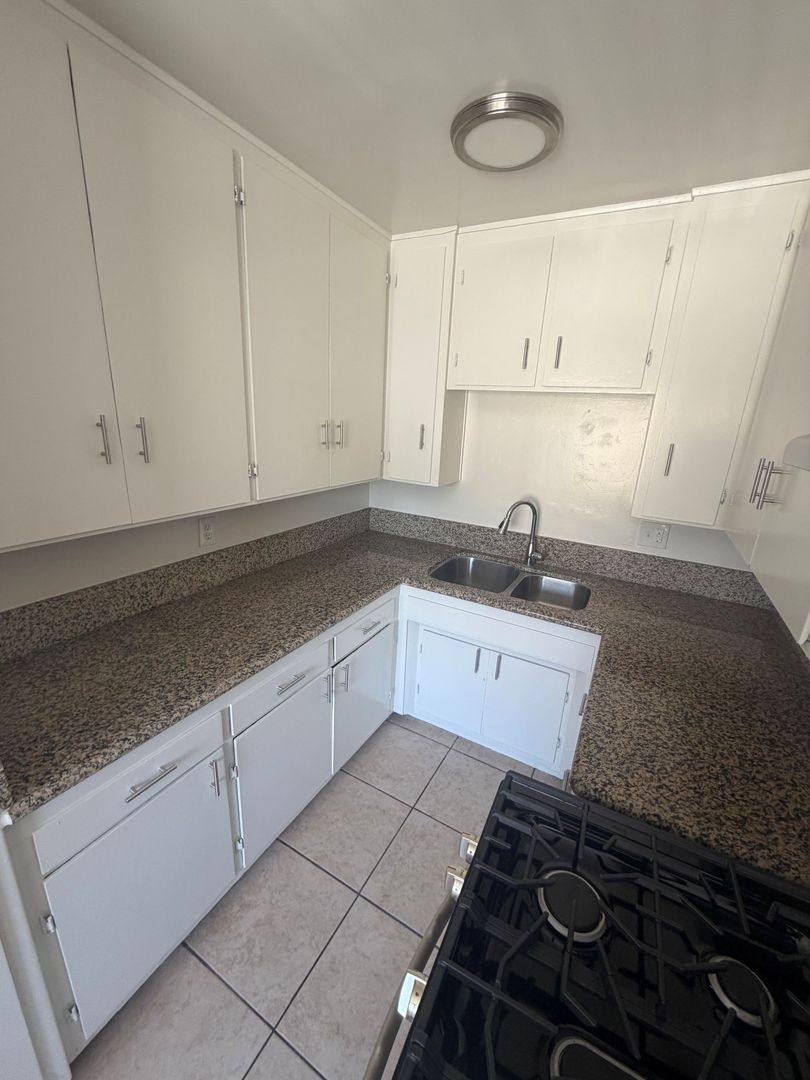 Apartment for rent at 12225 Pacific Ave, Los Angeles, CA 90066