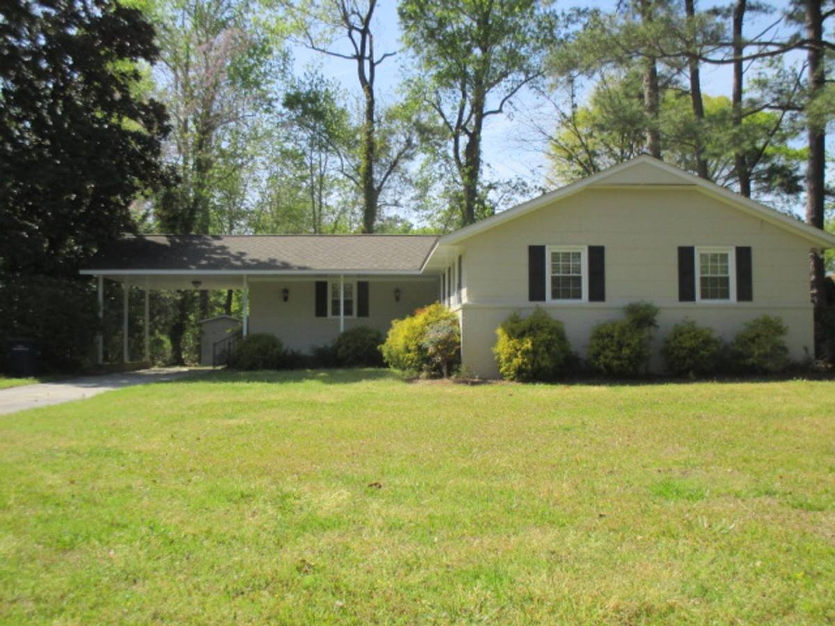 House for rent at 3102 Northwoods Dr, Jacksonville, NC 28540