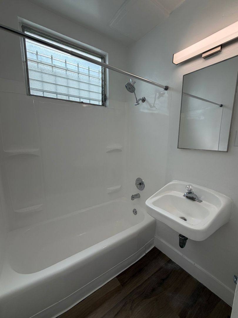 Apartment for rent at 1194 W 30th St, Los Angeles, CA 90007