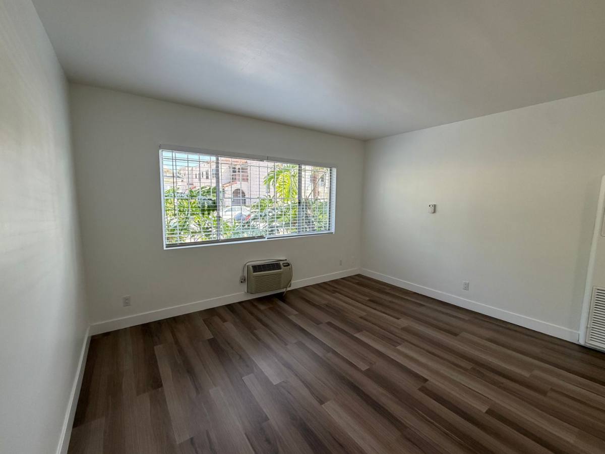 Apartment for rent at 1194 W 30th St, Los Angeles, CA 90007