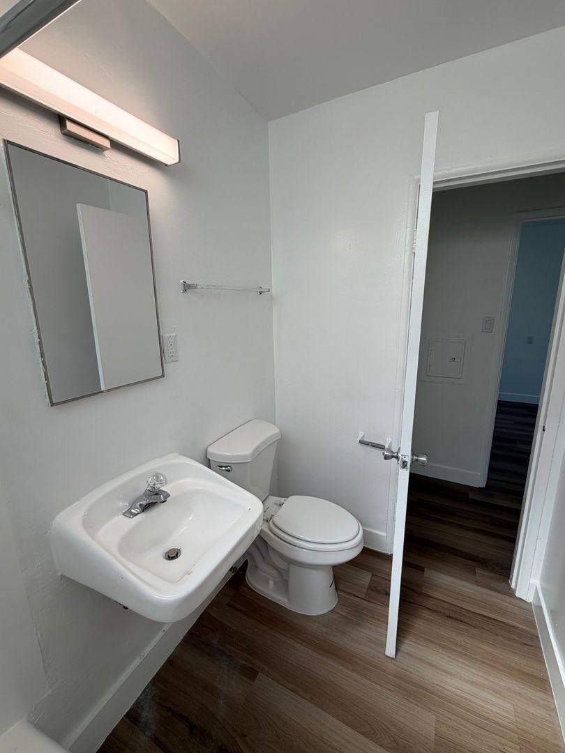 Apartment for rent at 1194 W 30th St, Los Angeles, CA 90007