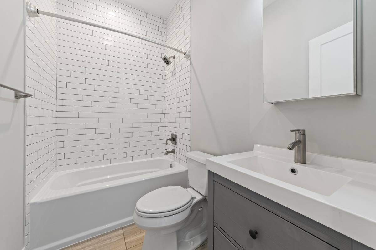 Apartment for rent at 1472 W Summerdale #2RE, Chicago, IL 60640