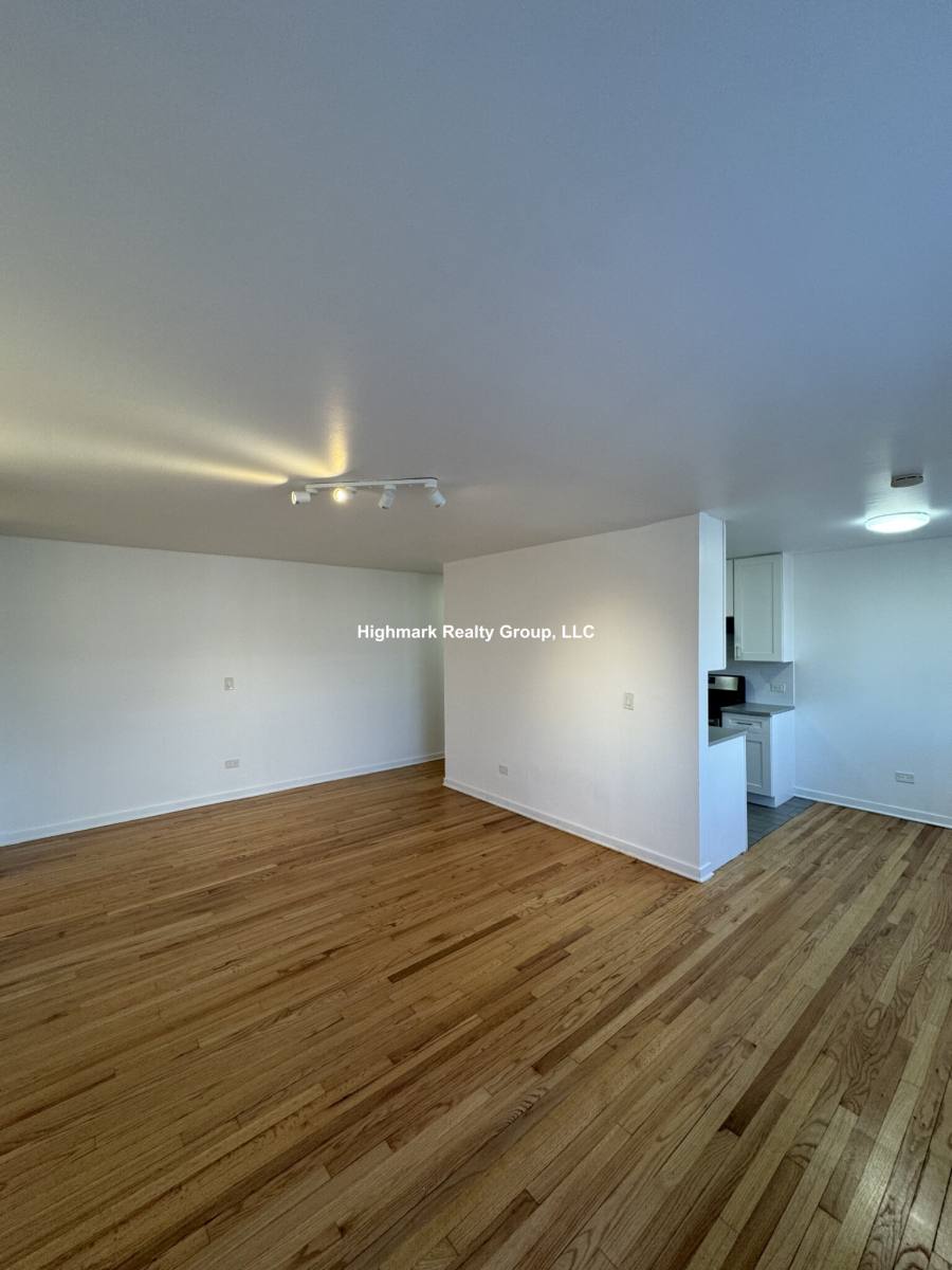 Apartment for rent at 6972 N Sheridan Rd, Chicago, IL 60626