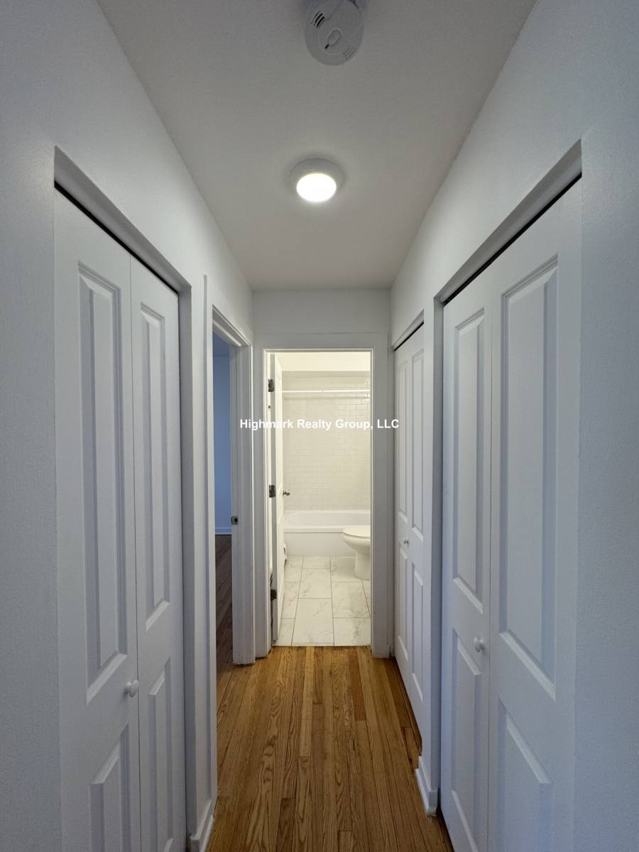 Apartment for rent at 6972 N Sheridan Rd, Chicago, IL 60626