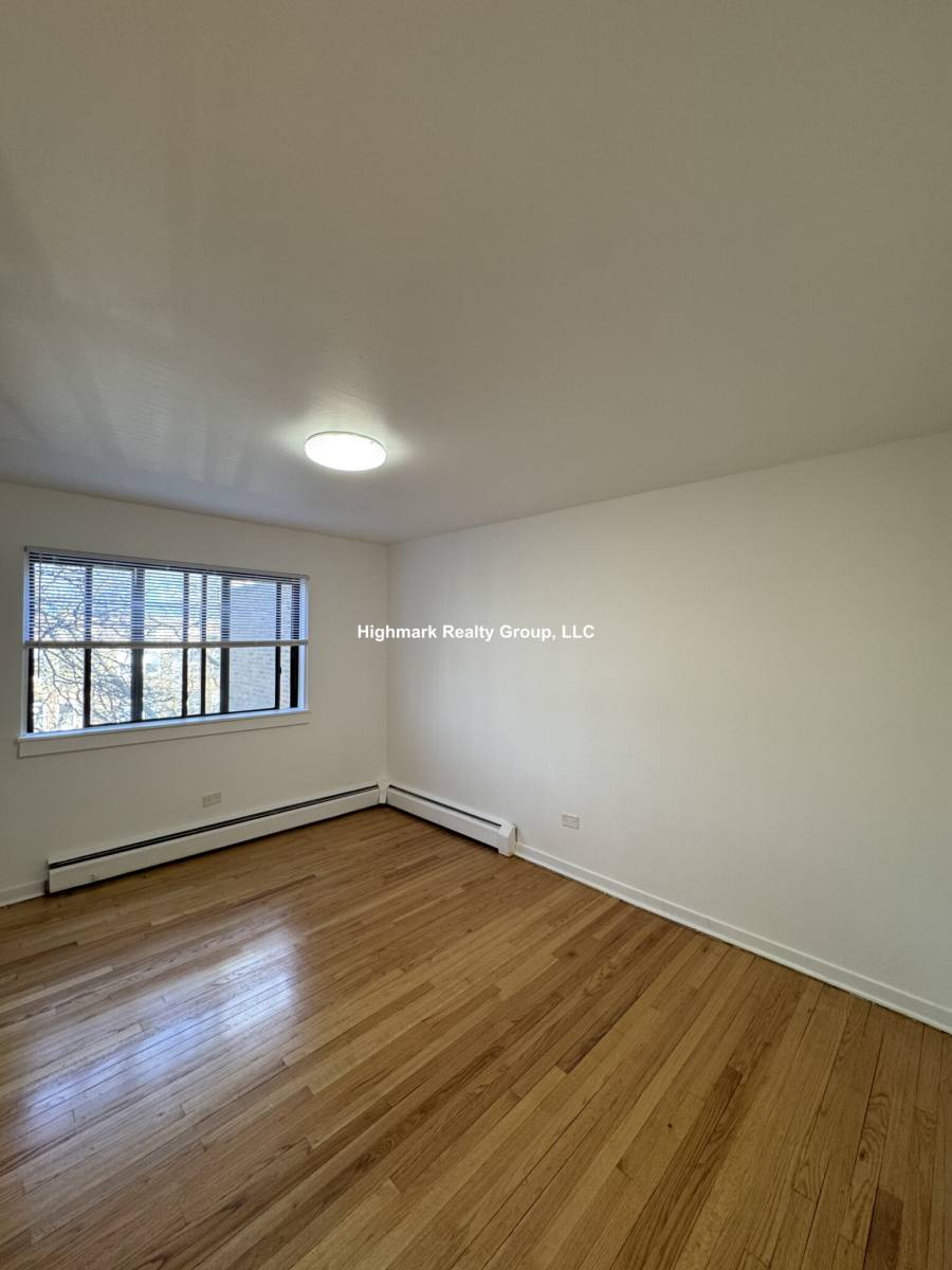 Apartment for rent at 6972 N Sheridan Rd, Chicago, IL 60626