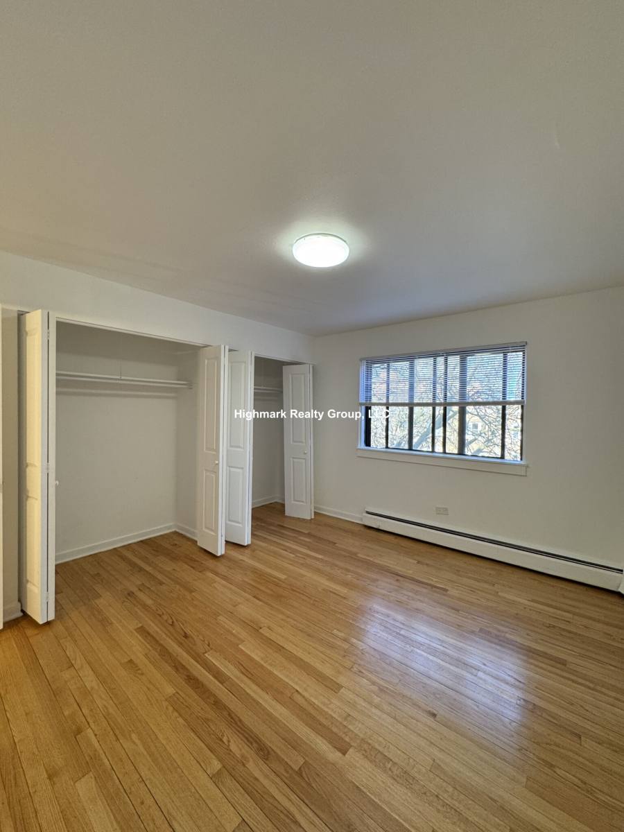 Apartment for rent at 6972 N Sheridan Rd, Chicago, IL 60626