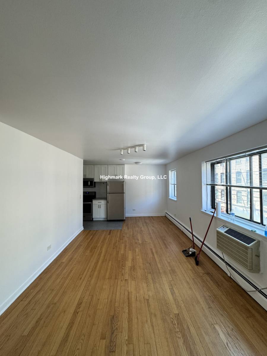 Apartment for rent at 6972 N Sheridan Rd #414, Chicago, IL 60626