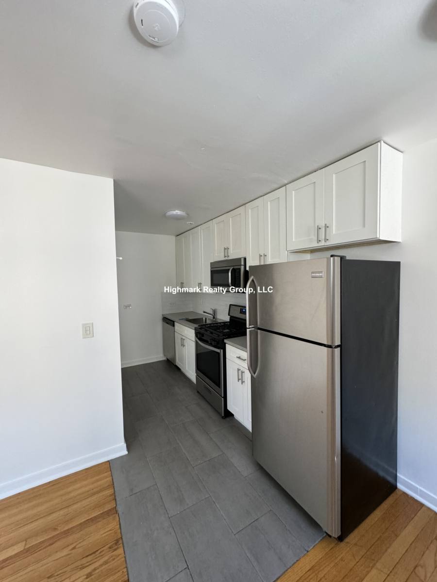 Apartment for rent at 6972 N Sheridan Rd #414, Chicago, IL 60626