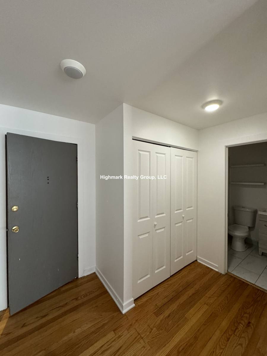 Apartment for rent at 6972 N Sheridan Rd #414, Chicago, IL 60626