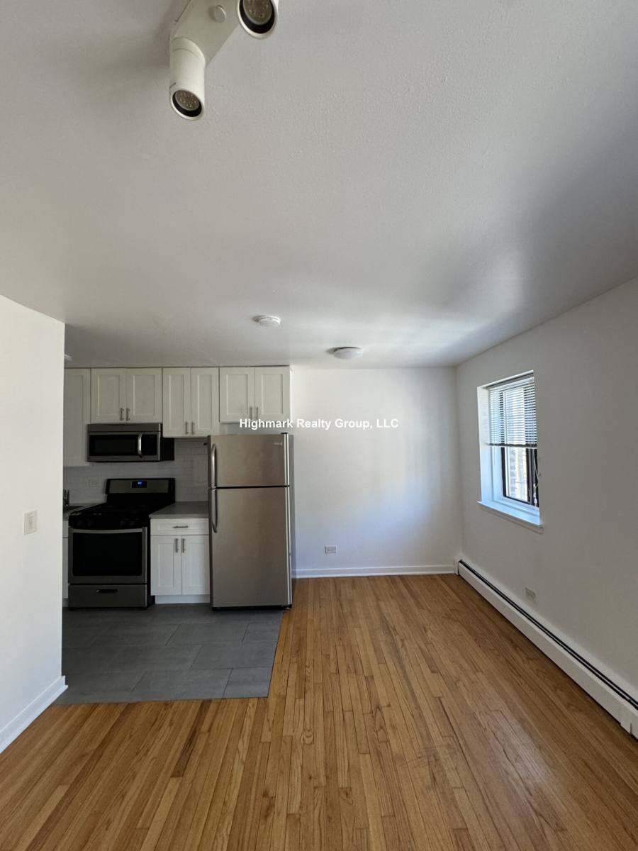Apartment for rent at 6972 N Sheridan Rd #414, Chicago, IL 60626