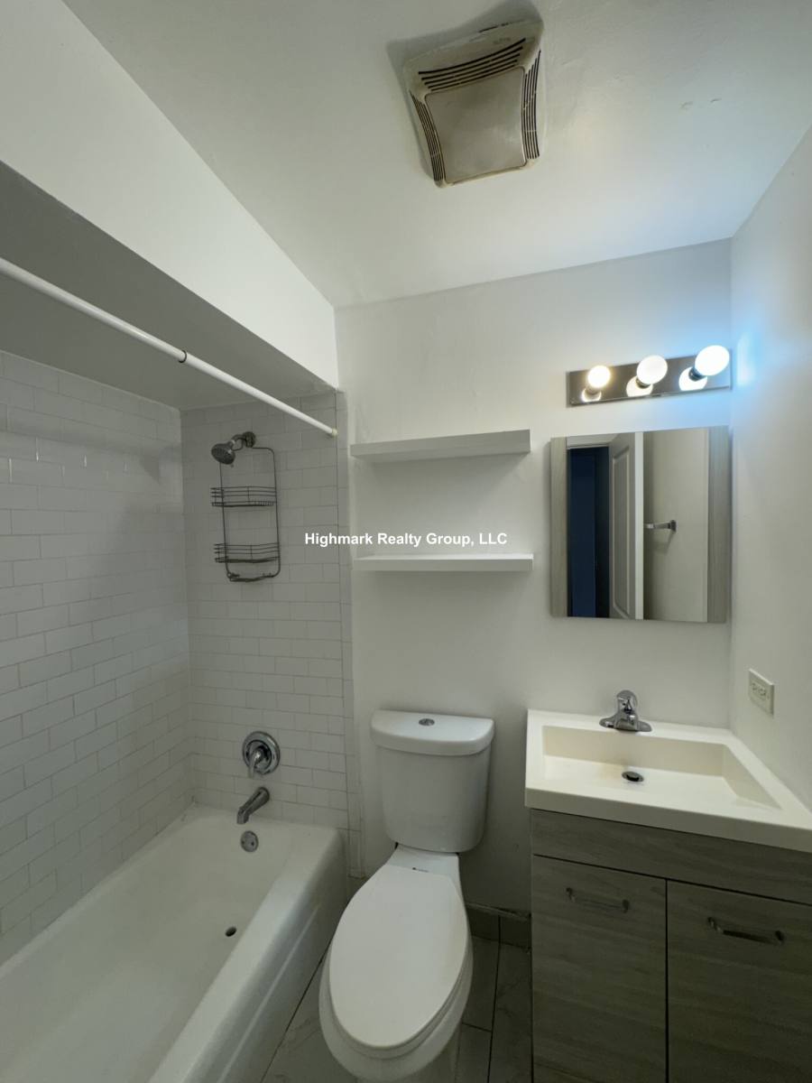 Apartment for rent at 6972 N Sheridan Rd #414, Chicago, IL 60626