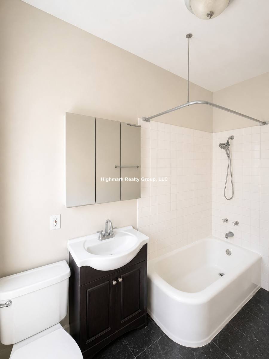Apartment for rent at 327 Kedzie St #E2R, Evanston, IL 60202