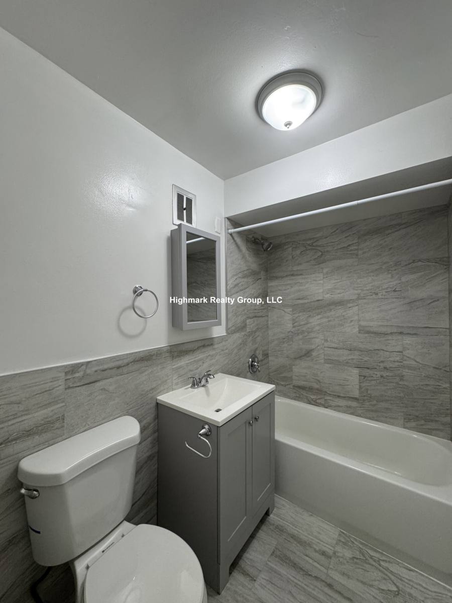 Apartment for rent at 1300 Carol St #A1E, Park Ridge, IL 60068