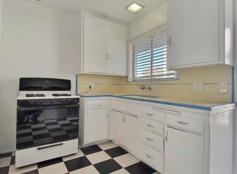 Apartment for rent at 4068 9th Ave, Los Angeles, CA 90008