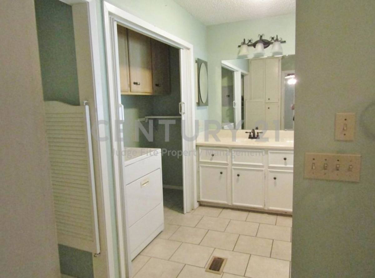 House for rent at 1117 Woodland Trail, Kemp, TX 75143