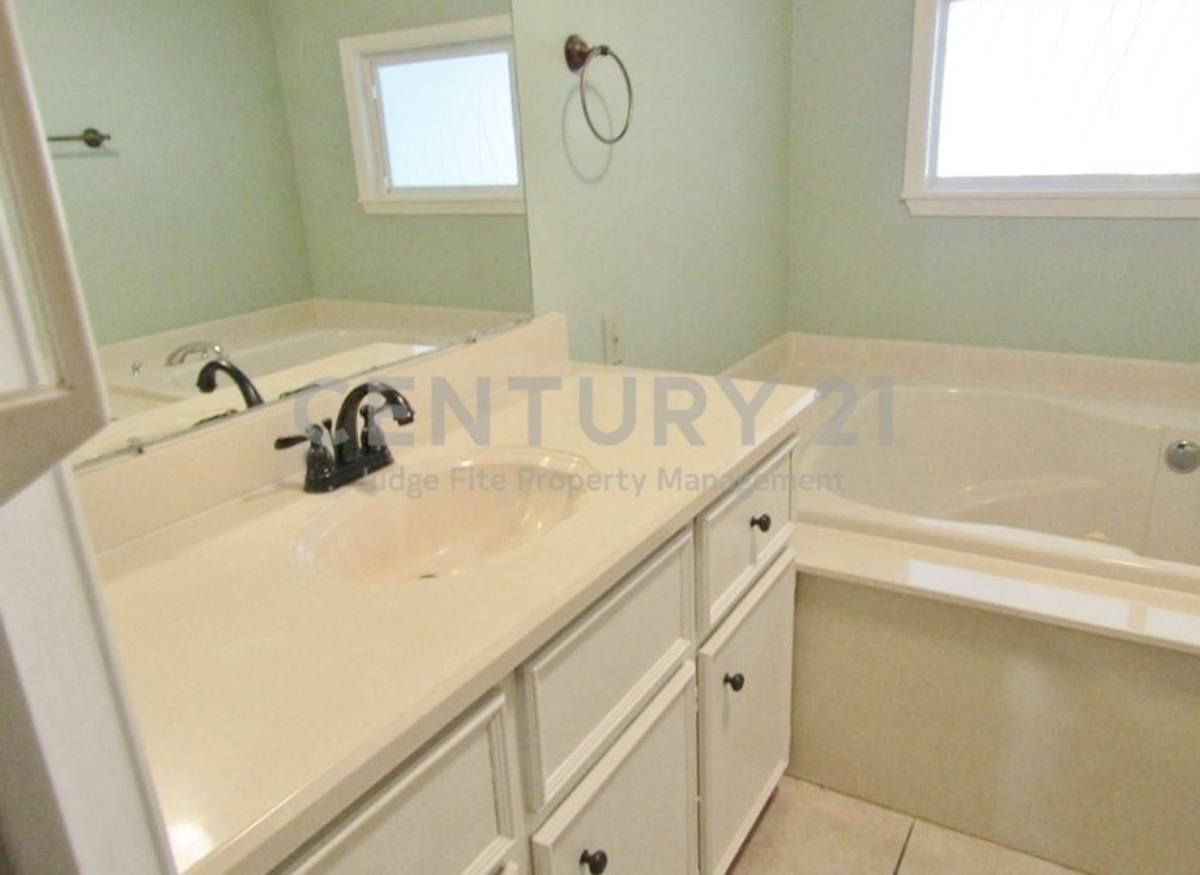 House for rent at 1117 Woodland Trail, Kemp, TX 75143
