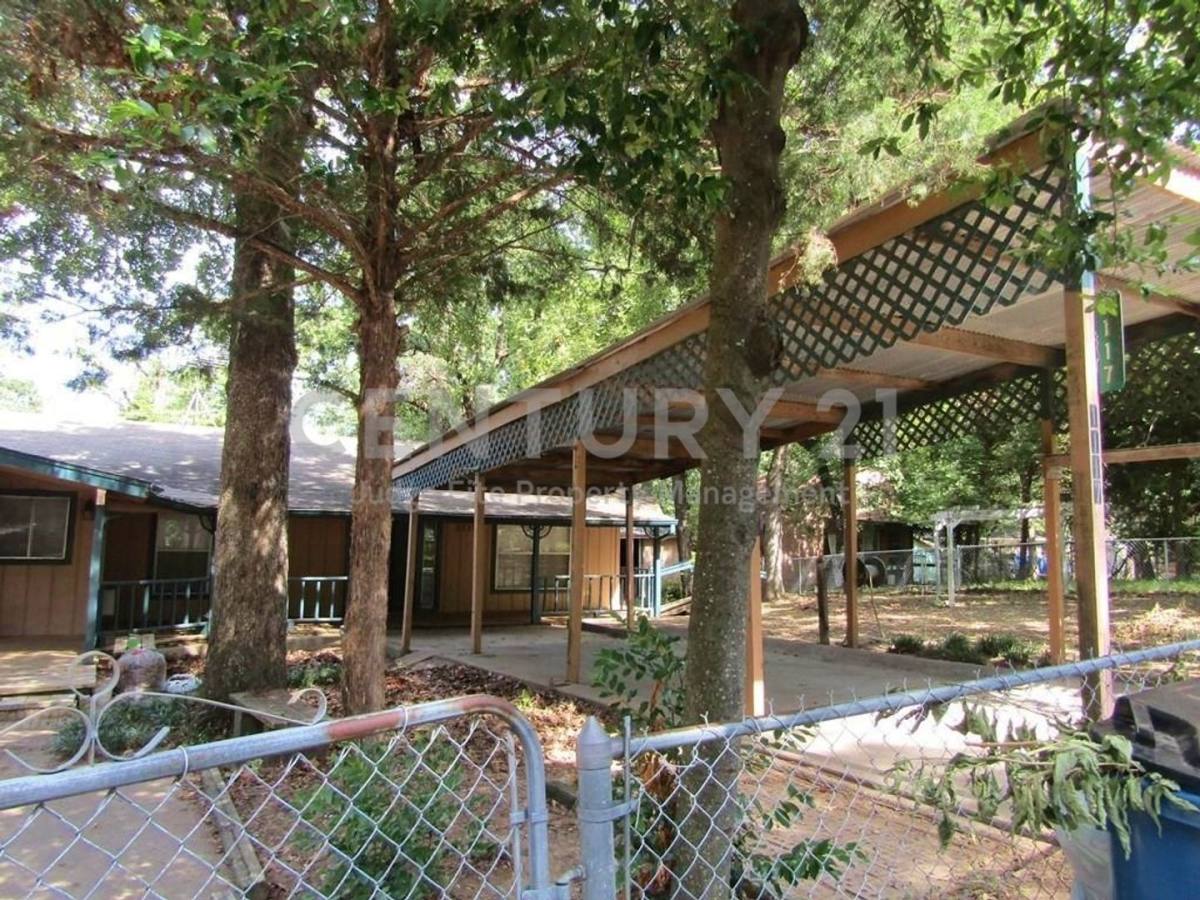 House for rent at 1117 Woodland Trail, Kemp, TX 75143