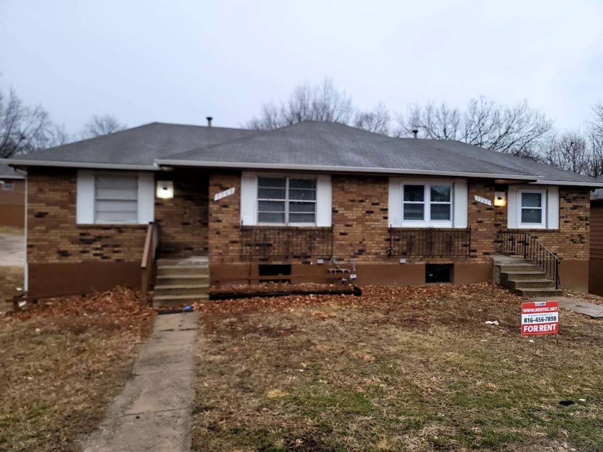 Apartment for rent at 5703-5705 NE 51st St, Kansas City, MO 64119