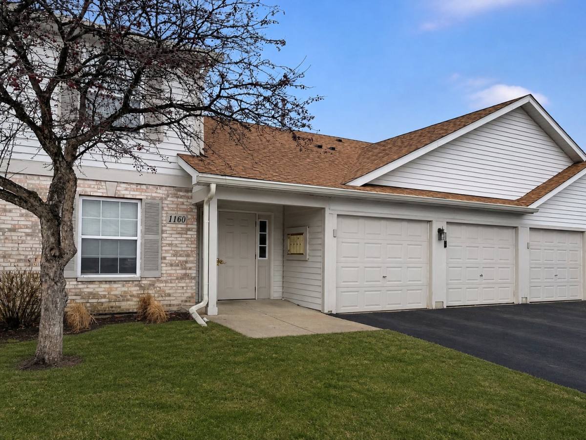 Apartment for rent at 1160 N Red Oak Circle #2, Round Lake, IL 60073