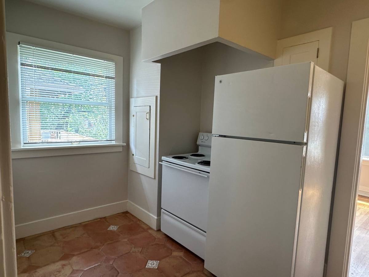 Apartment for rent at 630 NE Lawrence Ave, Portland, OR 97232