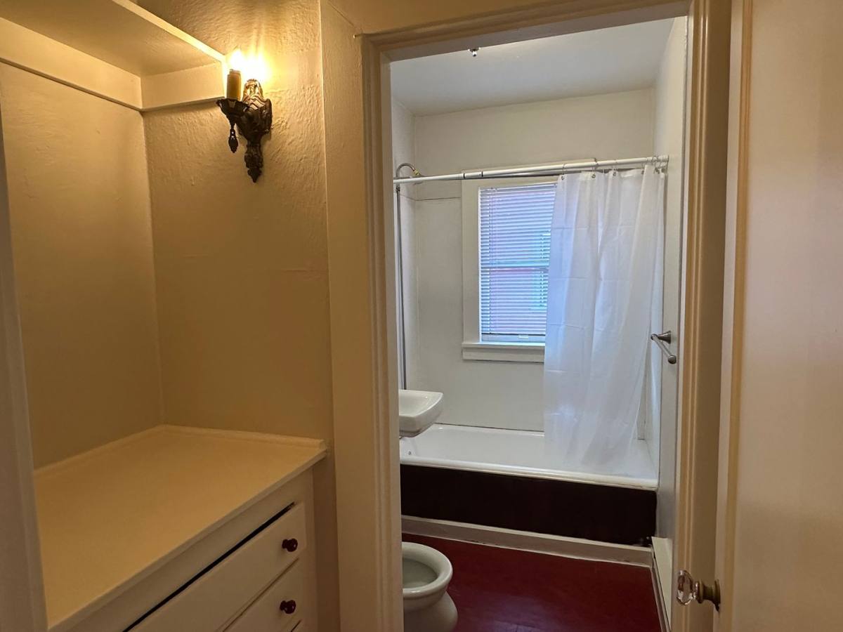 Apartment for rent at 630 NE Lawrence Ave, Portland, OR 97232