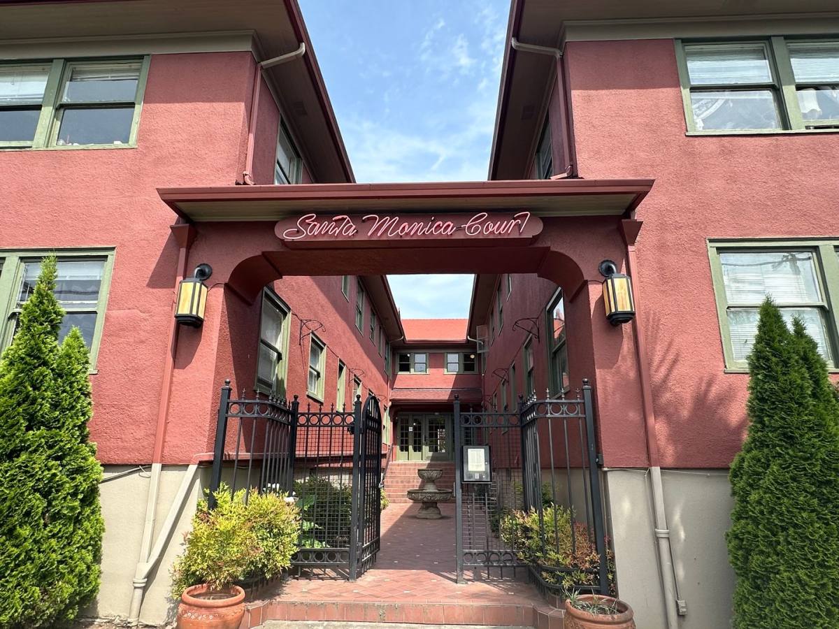 Apartment for rent at 630 NE Lawrence Ave, Portland, OR 97232