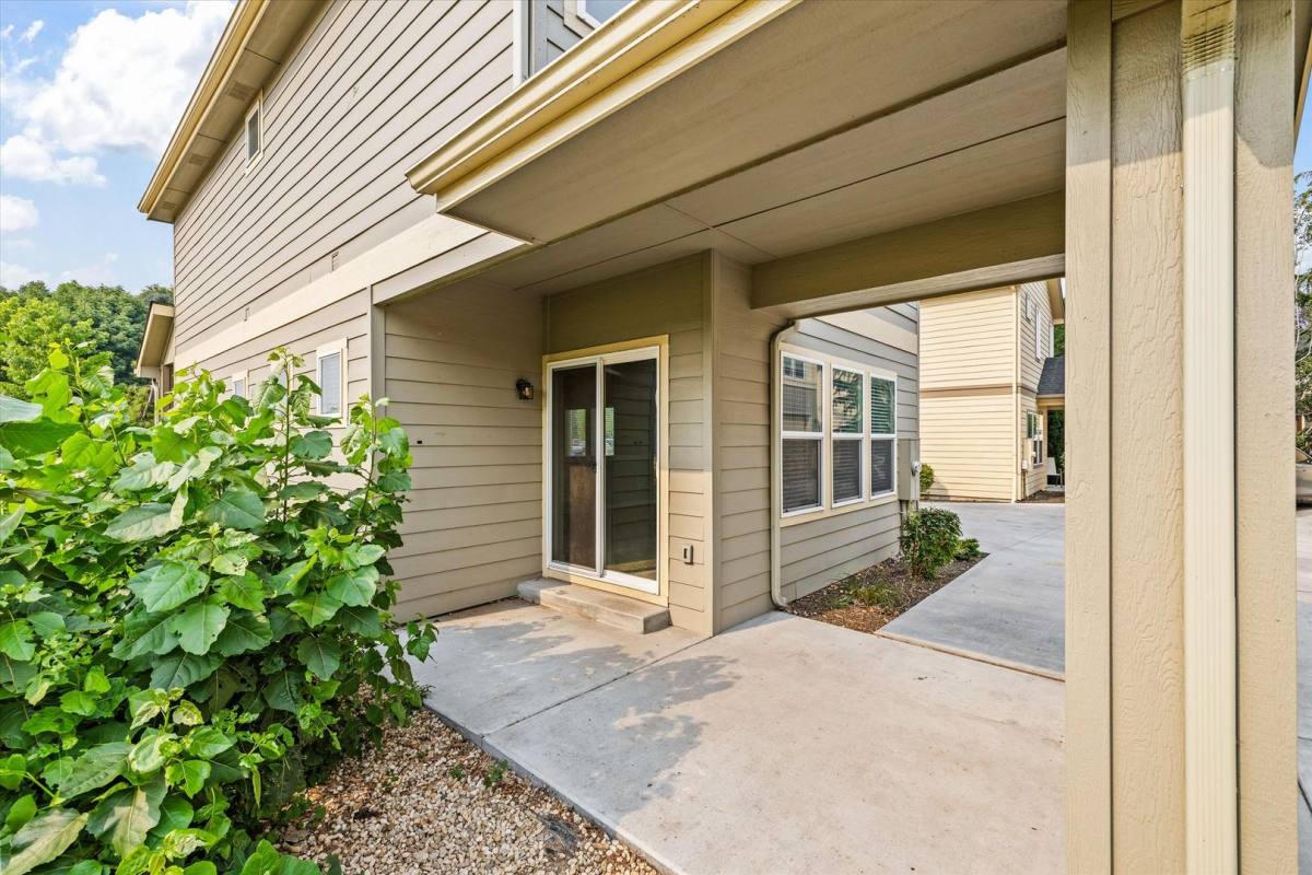 Apartment for rent at 352 E Idaho St, Eagle, ID 83616
