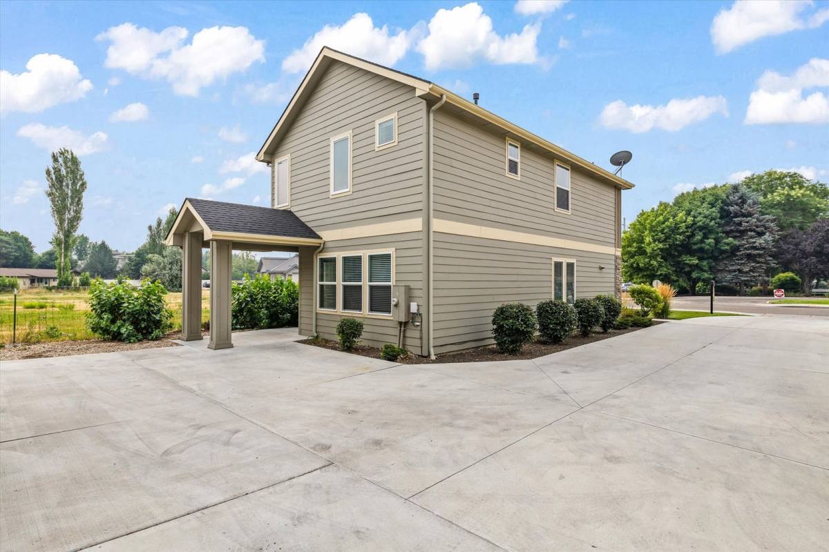 Apartment for rent at 352 E Idaho St, Eagle, ID 83616